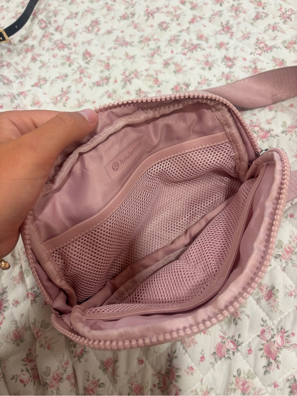 lululemon athletica Dusty Rose Crossbody Belt Bag - Picture 2 of 2